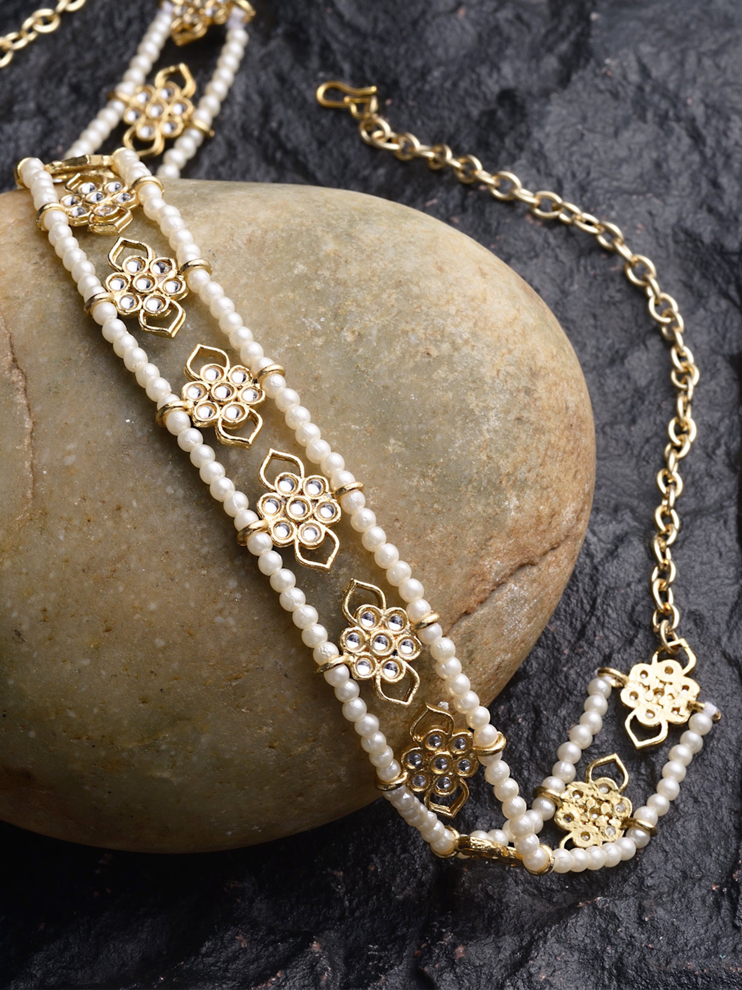 Karatcart Gold Plated Flower Shaped Kundan Hairband for Women
