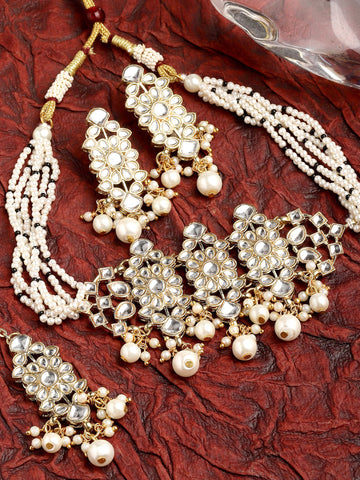 Karatcart Gold Plated Pearl Studded Floral Kundan Choker Neckalce Set