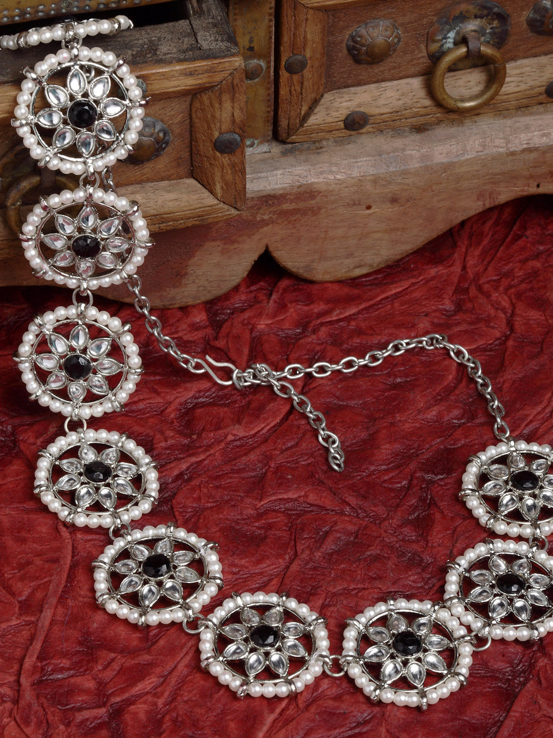 Oxidised Sliver-Toned Black Kundan Studded Hairband