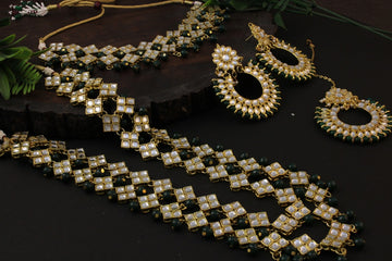 Karatcart Kundan Green Traditional Bridal Necklace Set