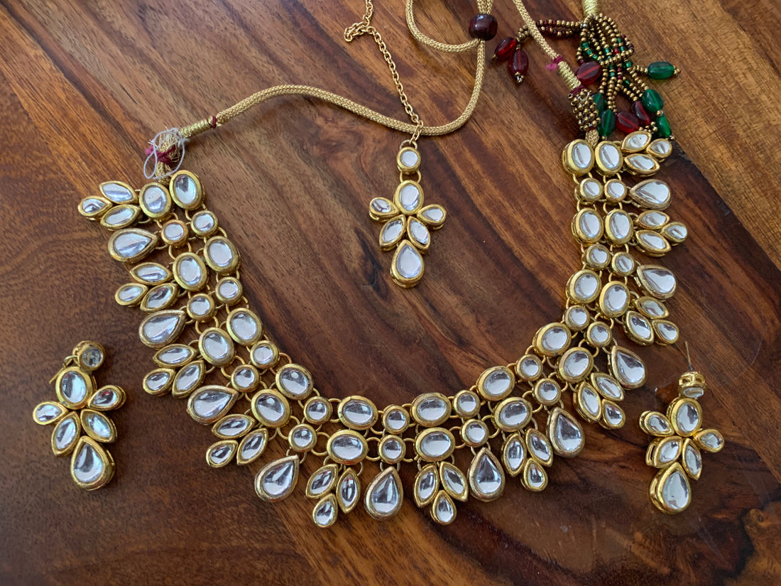 Kundan Chokar Jewellery Set with mang tikka